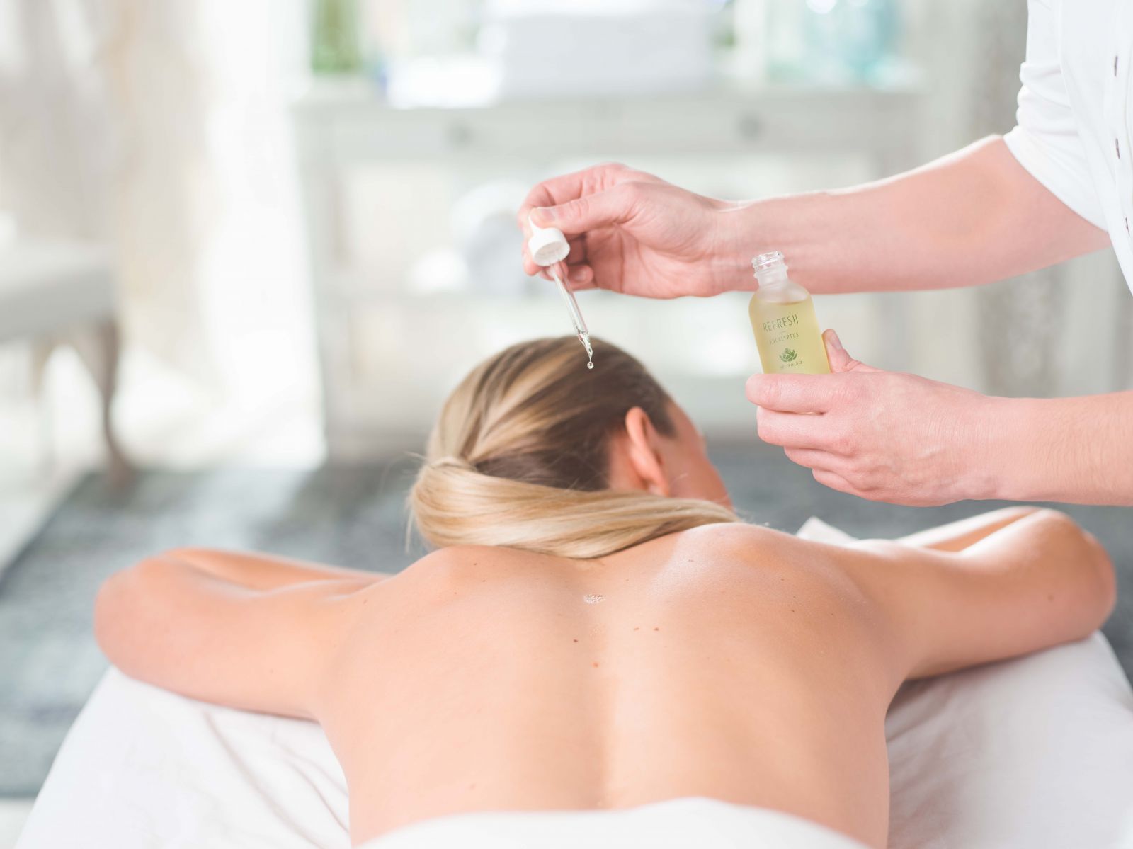 Essential Oils Massage: A Fragrant Pathway to Relaxation and Wellness